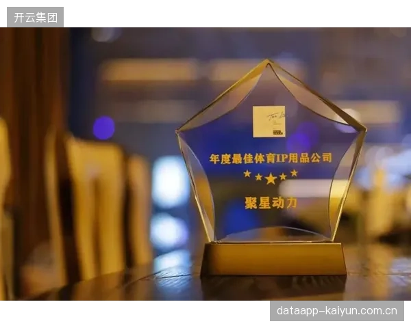 西班牙队应推出更多潮流联名商品，利用球星IP和赛事热度收割年轻群体的“情绪消费”红利。
